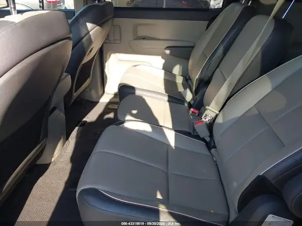 KNDMB5C15H6332831 2017 KIA SEDONA - Image 8