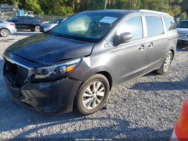 KNDMB5C15H6333090 2017 KIA SEDONA - Image 2