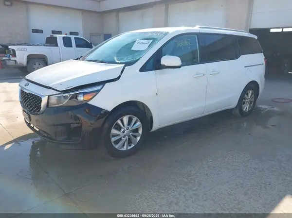 KNDMB5C15H6335650 2017 KIA SEDONA - Image 2