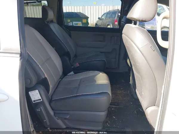 KNDMB5C15H6335650 2017 KIA SEDONA - Image 8