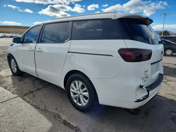 KNDMB5C15H6339181 2017 KIA SEDONA - Image 2