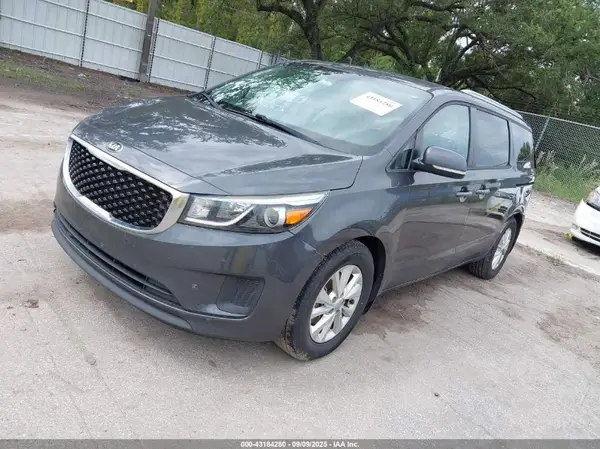 KNDMB5C15H6341125 2017 KIA SEDONA - Image 2