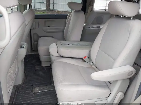 KNDMB5C15H6341125 2017 KIA SEDONA - Image 8