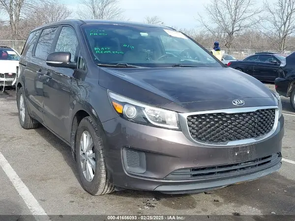 KNDMB5C15J6346637 2018 KIA SEDONA - Image 1