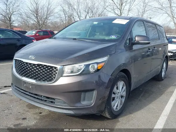 KNDMB5C15J6346637 2018 KIA SEDONA - Image 2