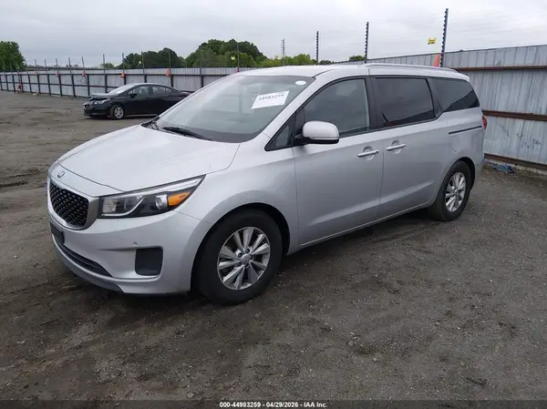 KNDMB5C15J6349084 2018 KIA SEDONA - Image 2