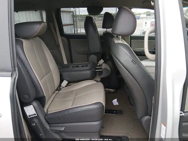 KNDMB5C15J6349084 2018 KIA SEDONA - Image 8