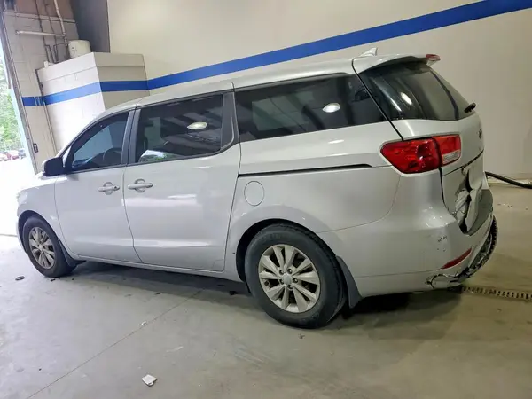 KNDMB5C15J6349912 2018 KIA SEDONA - Image 2