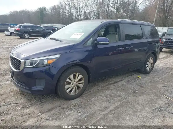 KNDMB5C15J6352017 2018 KIA SEDONA - Image 2