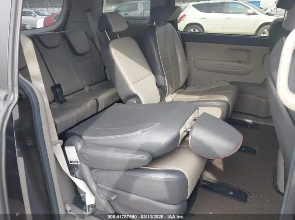 KNDMB5C15J6352017 2018 KIA SEDONA - Image 8