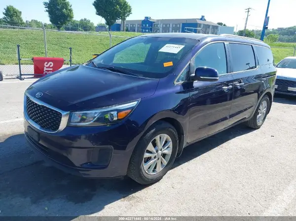 KNDMB5C15J6367942 2018 KIA SEDONA - Image 2