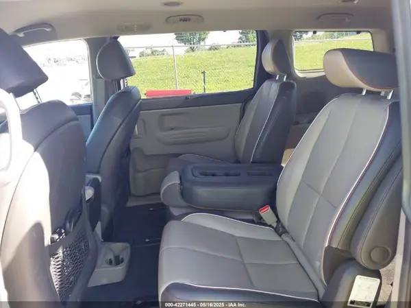 KNDMB5C15J6367942 2018 KIA SEDONA - Image 8