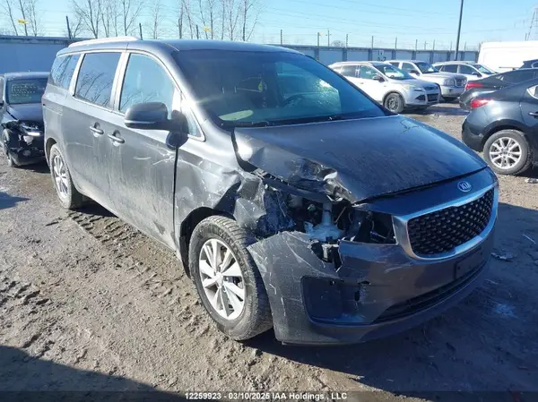 KNDMB5C15J6375653 2018 KIA SEDONA - Image 1