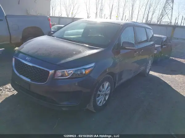 KNDMB5C15J6375653 2018 KIA SEDONA - Image 2