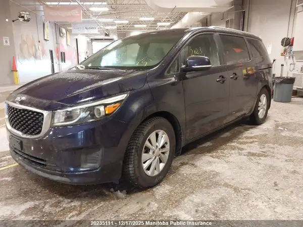 KNDMB5C15J6375667 2018 KIA SEDONA - Image 2