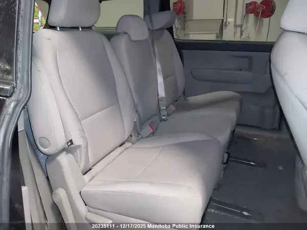 KNDMB5C15J6375667 2018 KIA SEDONA - Image 8