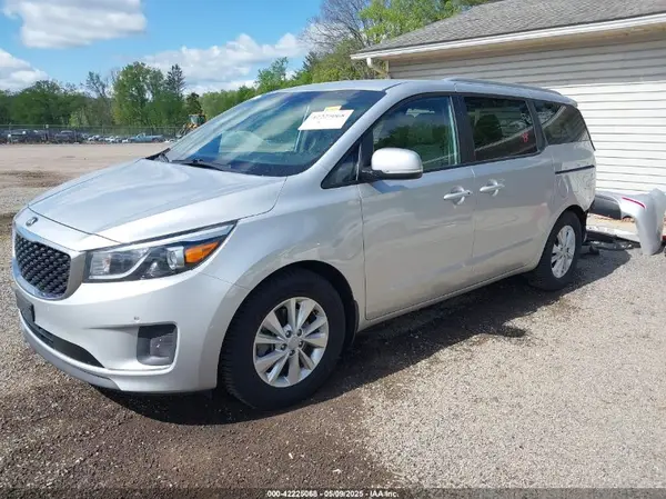 KNDMB5C15J6376317 2018 KIA SEDONA - Image 2