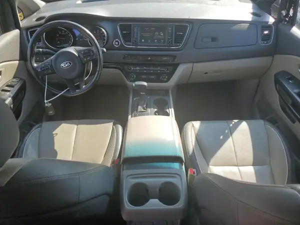 KNDMB5C15J6379153 2018 KIA SEDONA - Image 8