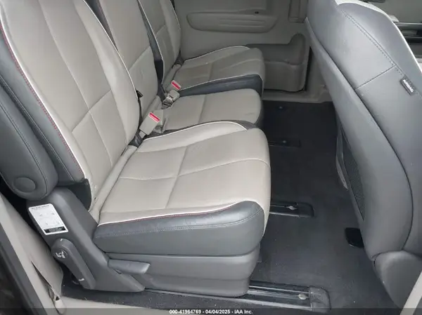 KNDMB5C15J6382599 2018 KIA SEDONA - Image 8