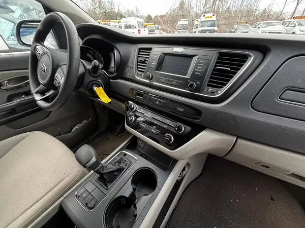 KNDMB5C15J6384563 2018 KIA SEDONA - Image 8