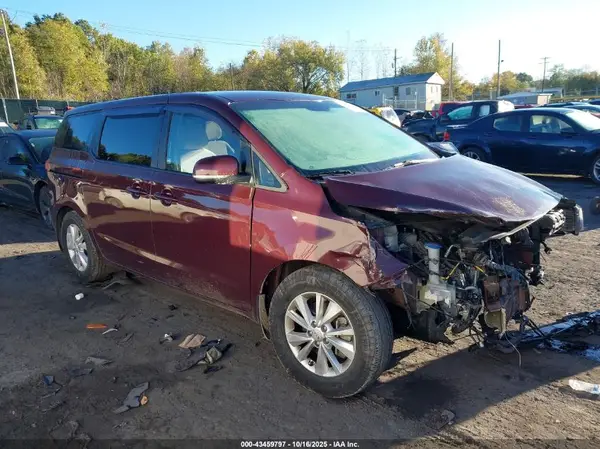KNDMB5C15J6390007 2018 KIA SEDONA - Image 1