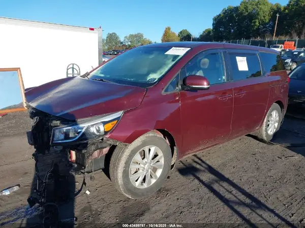 KNDMB5C15J6390007 2018 KIA SEDONA - Image 2
