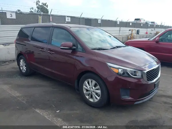 KNDMB5C15J6390282 2018 KIA SEDONA - Image 1