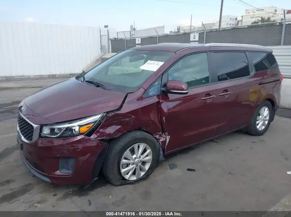 KNDMB5C15J6390282 2018 KIA SEDONA - Image 2