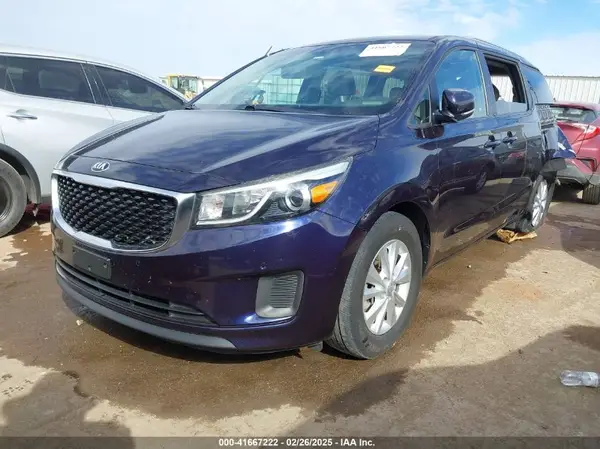 KNDMB5C15J6390850 2018 KIA SEDONA - Image 2
