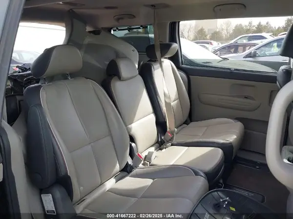 KNDMB5C15J6390850 2018 KIA SEDONA - Image 8