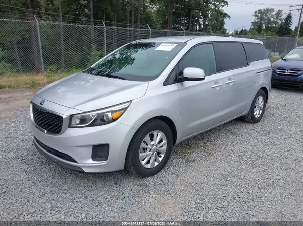 KNDMB5C15J6394168 2018 KIA SEDONA - Image 2
