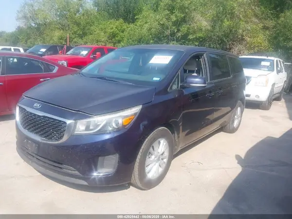 KNDMB5C15J6394199 2018 KIA SEDONA - Image 2