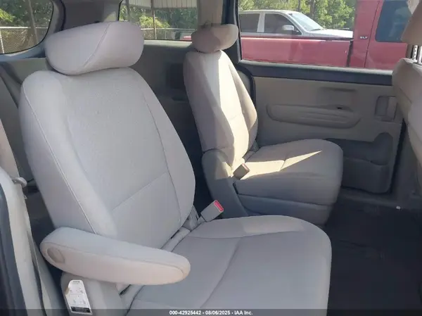 KNDMB5C15J6394199 2018 KIA SEDONA - Image 8