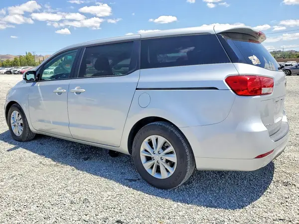 KNDMB5C15J6396616 2018 KIA SEDONA - Image 2