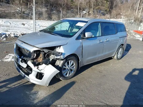 KNDMB5C15J6397376 2018 KIA SEDONA - Image 2