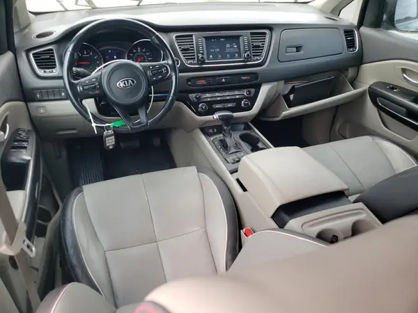 KNDMB5C15J6408358 2018 KIA SEDONA - Image 8