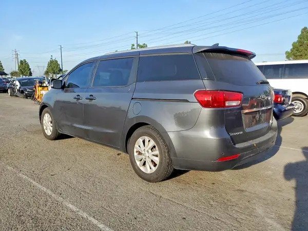 KNDMB5C15J6408375 2018 KIA SEDONA - Image 2