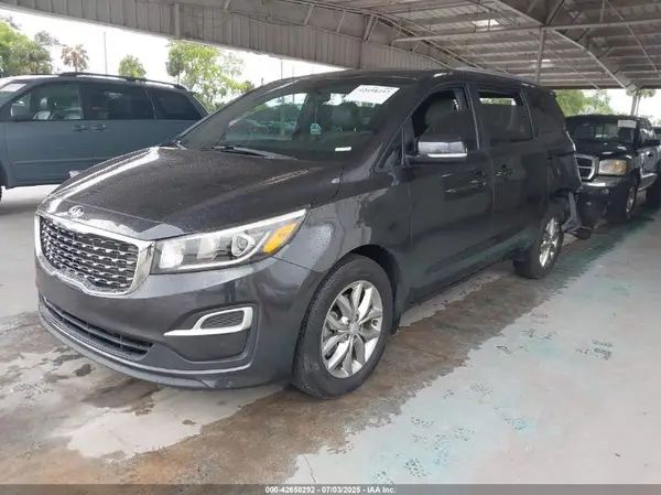 KNDMB5C15L6621796 2020 KIA SEDONA - Image 2