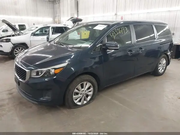 KNDMB5C16G6082515 2016 KIA SEDONA - Image 2