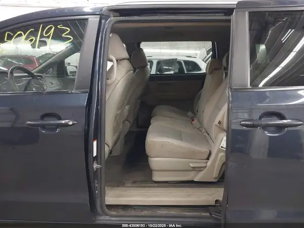 KNDMB5C16G6082515 2016 KIA SEDONA - Image 8