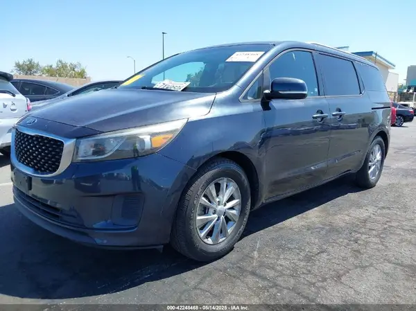 KNDMB5C16G6088895 2016 KIA SEDONA - Image 2