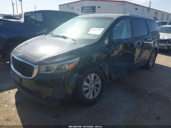 KNDMB5C16G6089223 2016 KIA SEDONA - Image 2