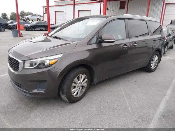 KNDMB5C16G6099945 2016 KIA SEDONA - Image 2