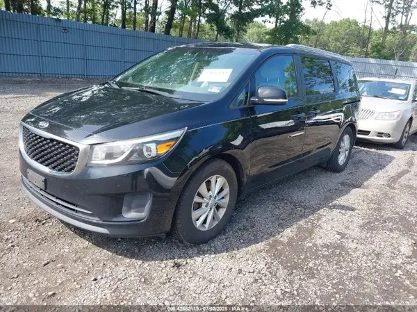 KNDMB5C16G6100835 2016 KIA SEDONA - Image 2