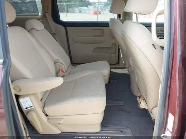 KNDMB5C16G6103587 2016 KIA SEDONA - Image 8