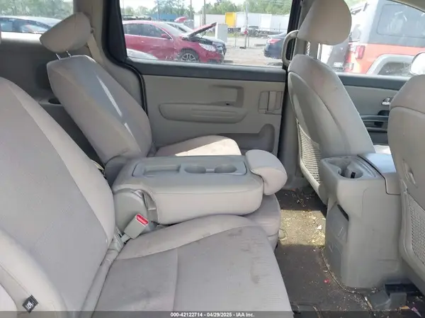 KNDMB5C16G6113410 2016 KIA SEDONA - Image 8