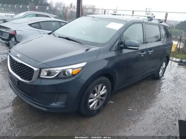 KNDMB5C16G6119515 2016 KIA SEDONA - Image 2