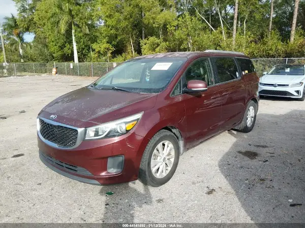 KNDMB5C16G6128778 2016 KIA SEDONA - Image 2