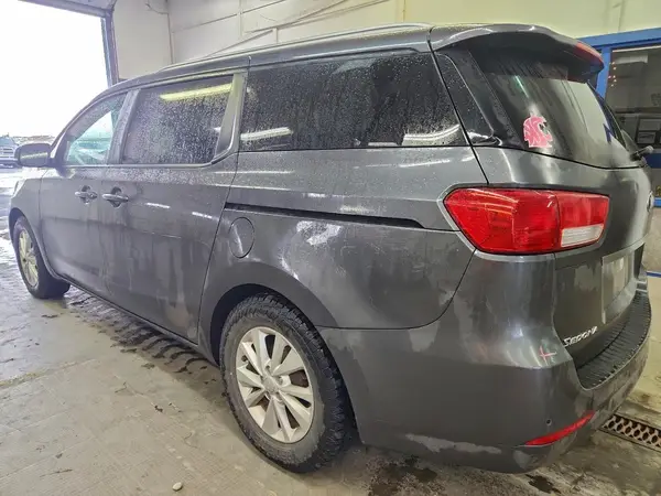 KNDMB5C16G6151655 2016 KIA SEDONA - Image 2