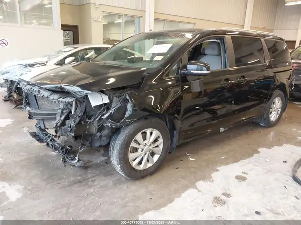 KNDMB5C16G6157214 2016 KIA SEDONA - Image 2